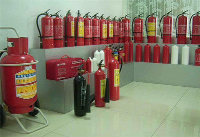 北京滅火器年檢朝陽(yáng)南磨房火場(chǎng)穿行身要低,逃生選擇跑樓梯